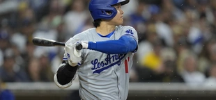 Shohei Ohtani leaves late in Dodgers’ win over Padres with back tightness
