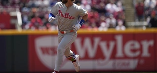 Bryce Harper homers in return from daughter’s birth as Phillies beat Reds 5-0 for 5th shutout