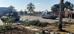 Live updates: Israeli forces enter Rafah and take control of border crossing