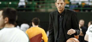 FAU hires Isaiah Austin, whose NBA playing plays were derailed, as an assistant coach