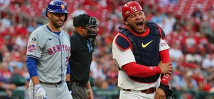 Mets' JD Martinez breaks Cardinals' Willson Contreras' arm in freak accident on catcher's interference