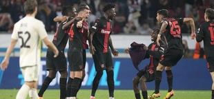 Leverkusen rallies late in draw with Roma to preserve unbeaten record and reach Europa League final