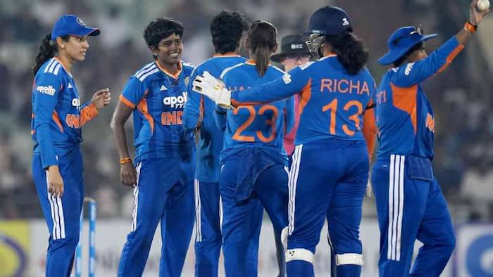 India women's defeat Zimbabwe women's by 4 wickets