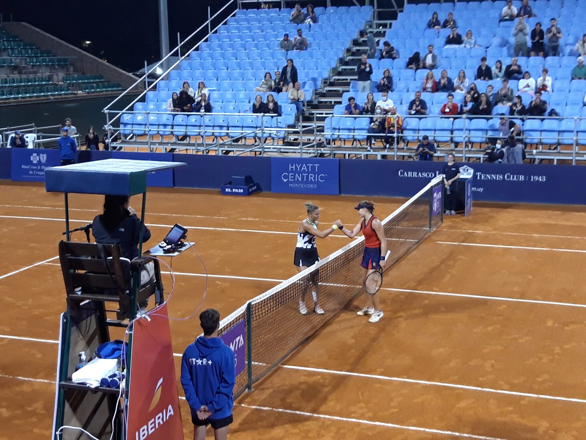 Imagem de acervo: partida de tênis feminino do circuito WTA