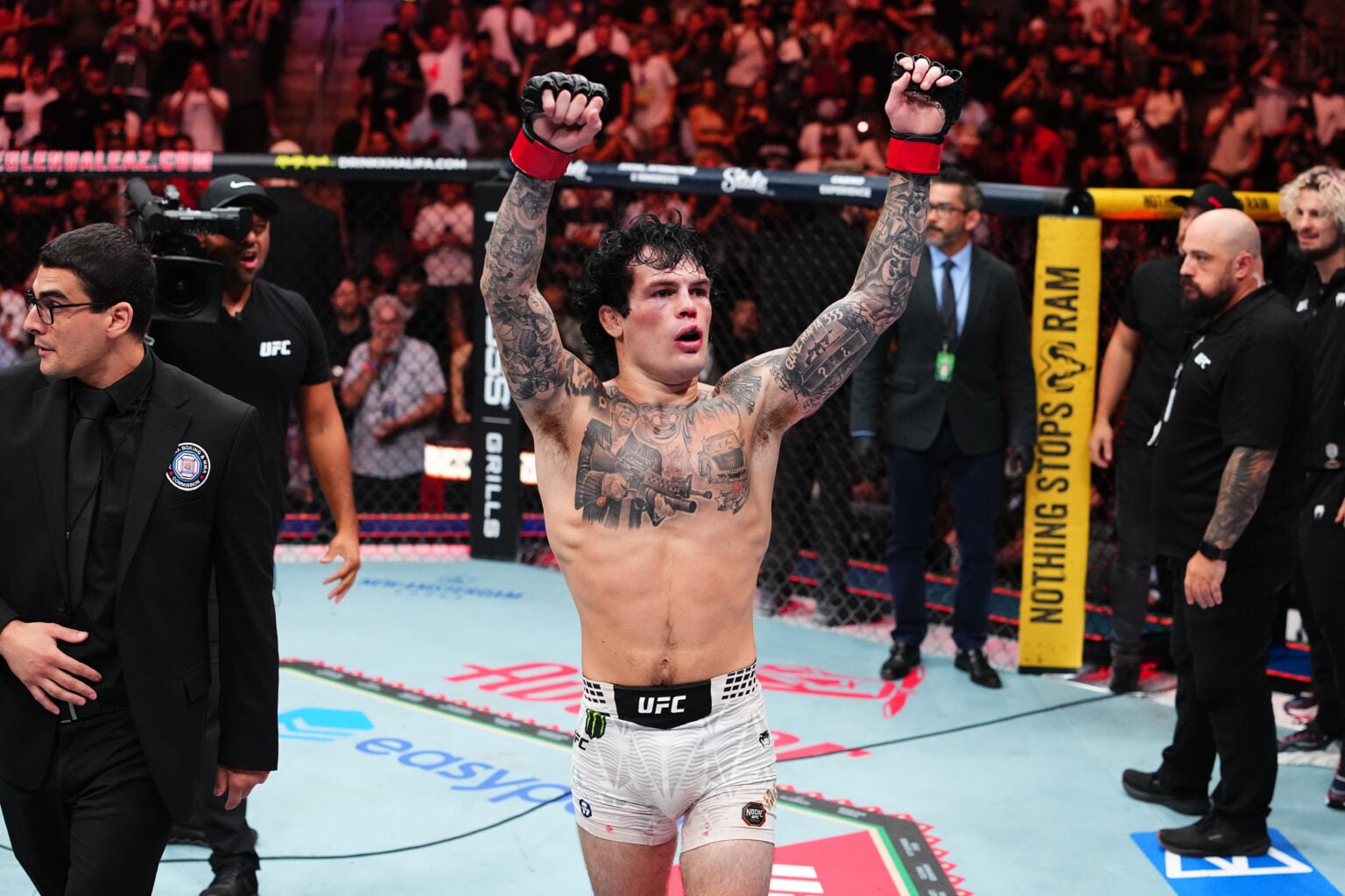 Tommy McMillen celebrates Noche UFC win