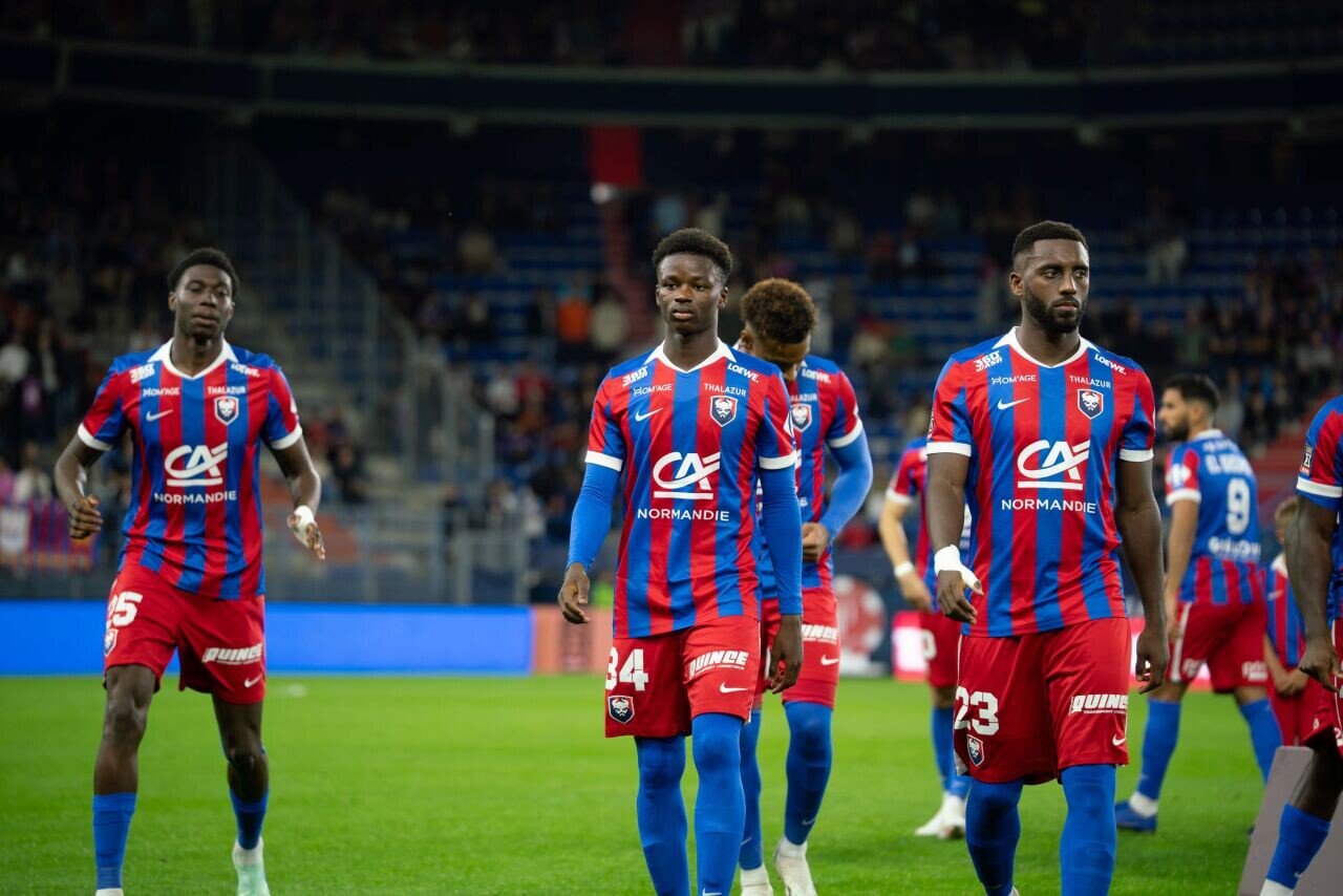 Lassana Diomandé peut espérer grandir aux côtés de Lionel Carole, qui occupe le même poste que lui à l'origine, et a... dix-sept ans de plus que lui.