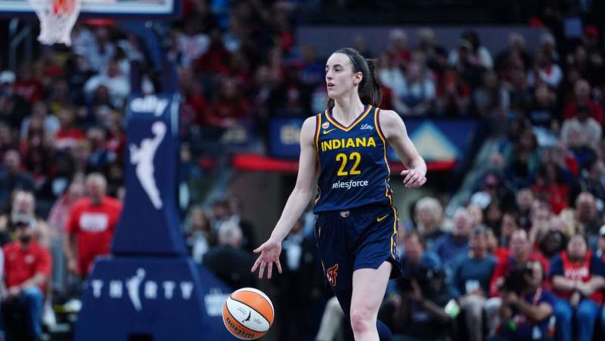INDIANAPOLIS, IN – SEPTEMBER 22: Indiana Fever guard Caitlin Clark 22 brings the ball up court against the Minnesota Lynx on September 22, 2026, at Gainbridge Fieldhouse in Indianapolis, Indiana. Photo by Brian Spurlock/Icon Sportswire WNBA, Basketball Damen, USA SEP 22 Minnesota Lynx at Indiana Fever EDITORIAL USE ONLY Icon2609225 ©IMAGO/Icon Sportswire