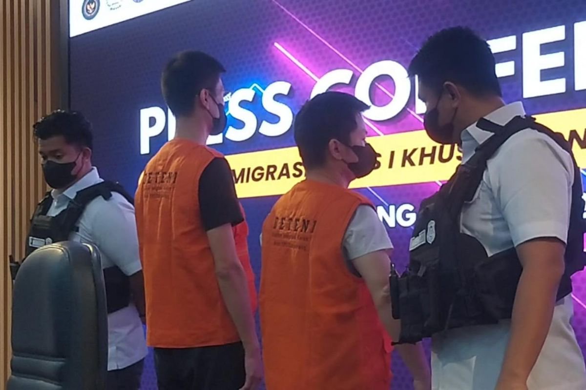 Dua WN Tiongkok diamankan imigrasi Tangerang akibat penyalahgunaan visa wisata.
