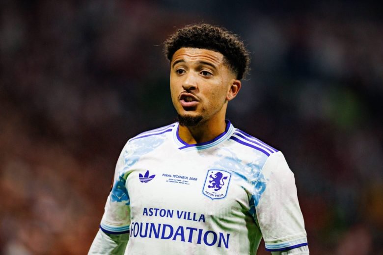 Jadon Sancho im Villa-Trikot.