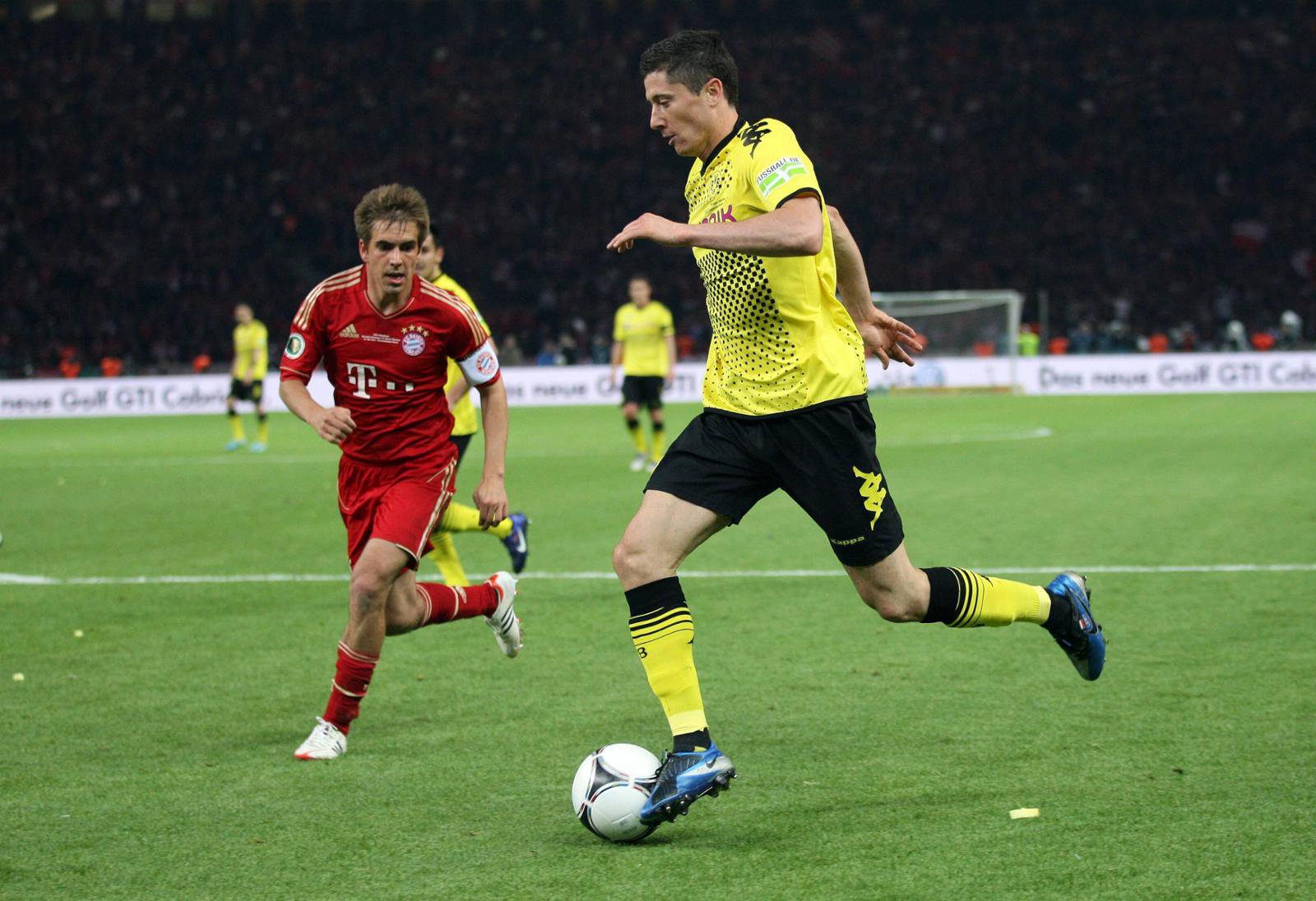 Doch nicht nur das: Auch im DFB-Pokal-Finale gewann Borussia Dortmund und zerlegte die Bayern-Defensive in ihre Einzelteile. Dank eines Dreierpacks von Robert Lewandowski konnte der BVB mit 5:2 gewinnen und ein denkwürdiges Double feiern. 