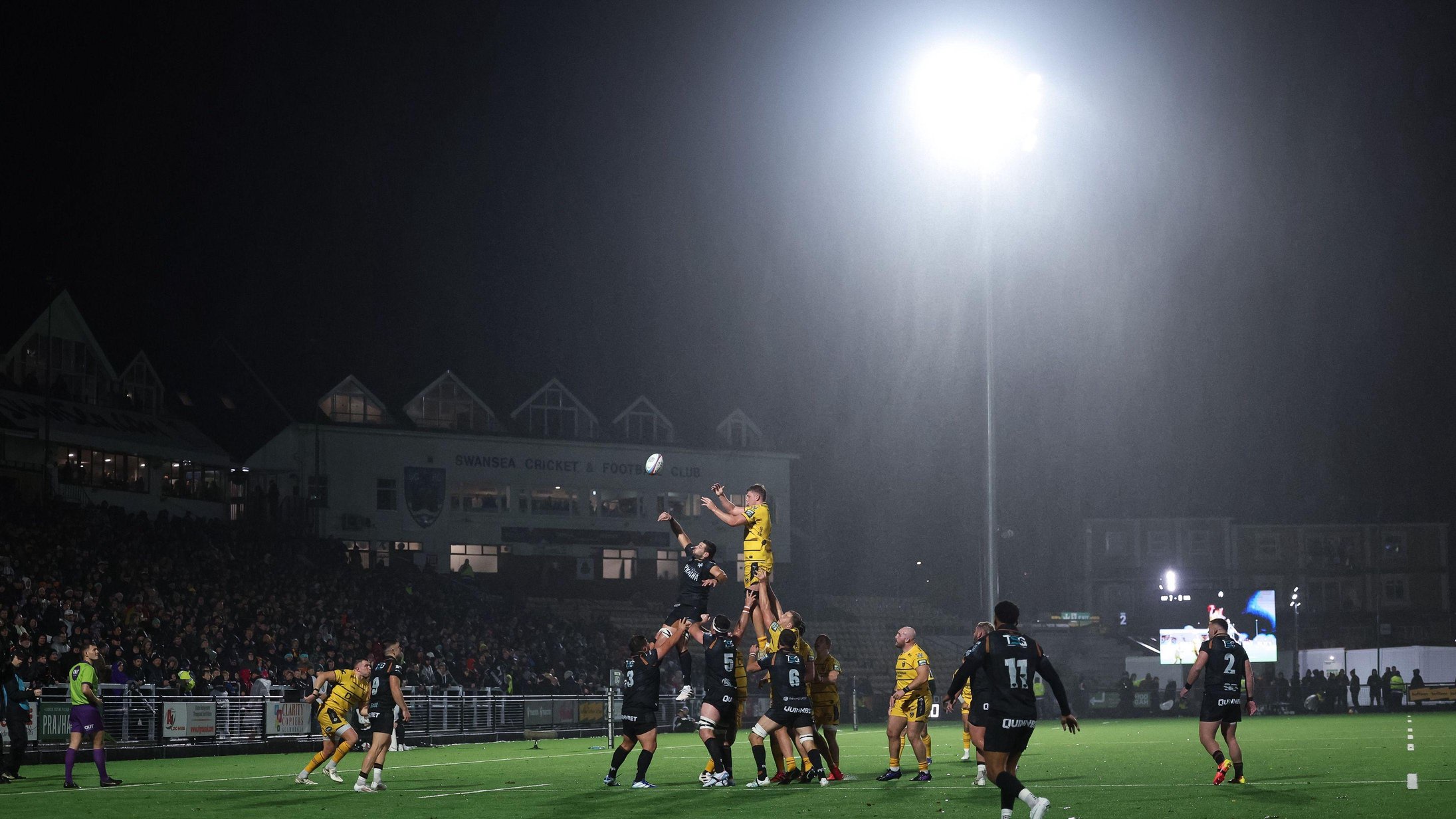 Ospreys and Dragons compete at a line-out
