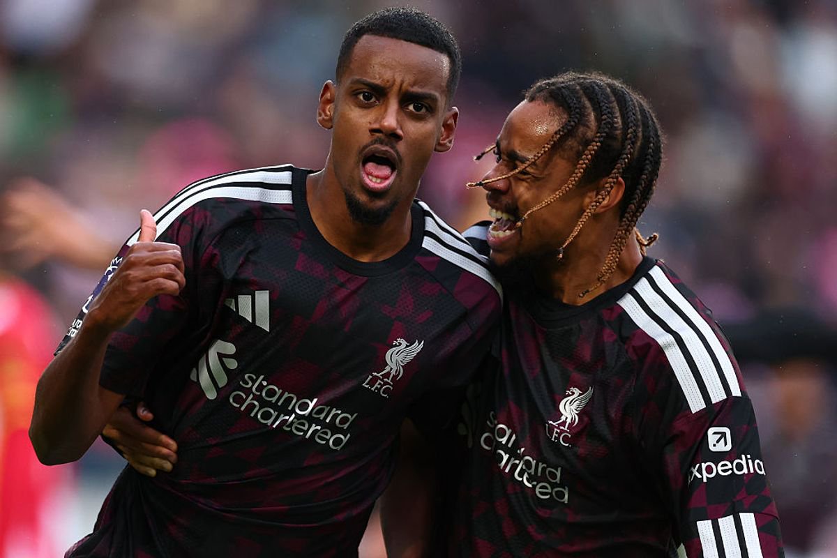 BRENTFORD, ENGLAND - OCTOBER 17: Alexander Isak of Liverpool celebrates with Bradley Barcola after he scored for 1-2
 during the Premier League 2026/27 match between Brentford and Liverpool FC at Gtech Community Stadium on October 17, 2026 in Brentford, United Kingdom. (Photo by Shaun Brooks - CameraSport via Getty Images)