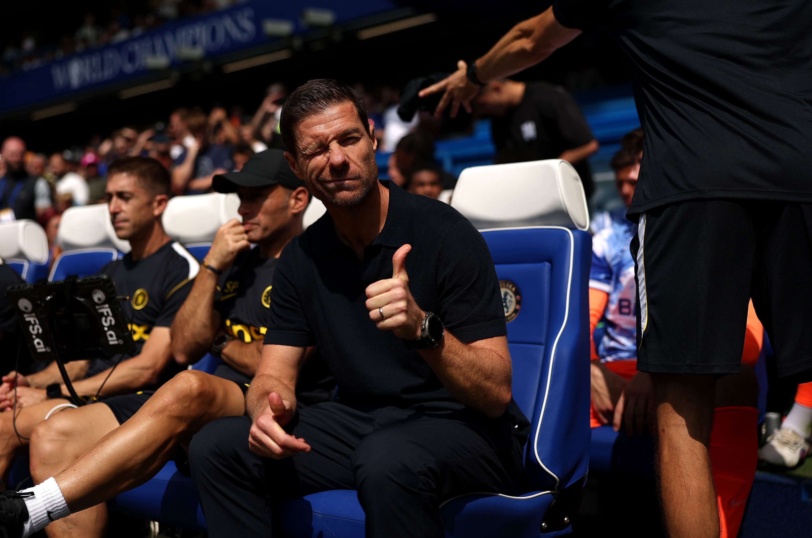 Xabi Alonso Chelsea Dug out