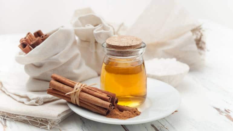 Honey: Honey is a natural humectant, which means it helps retain moisture. It also has antibacterial and anti-inflammatory properties that can aid in healing and soothing dry, cracked skin. Applying a honey mask can help hydrate and rejuvenate your heels (Image: Canva)