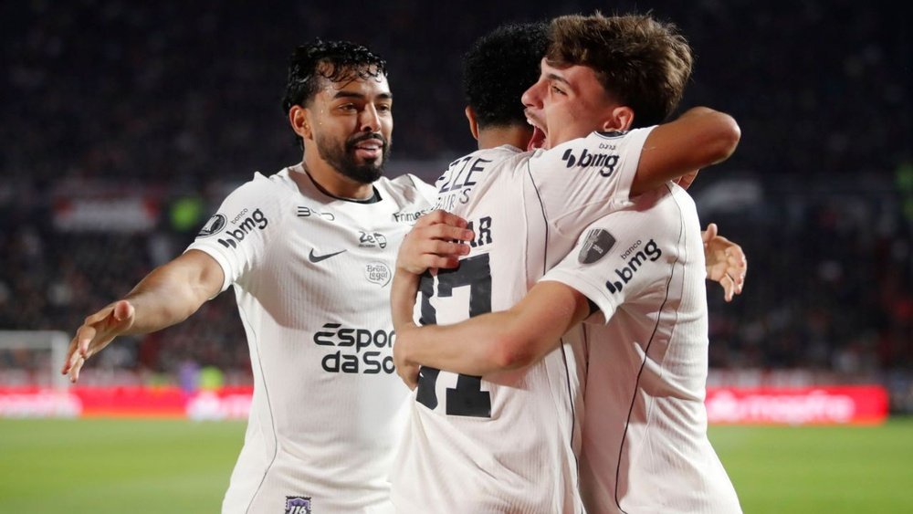 Corinthians 1-1 Vitoria: Seedorf watches on as winless run stretches to nine. EFE