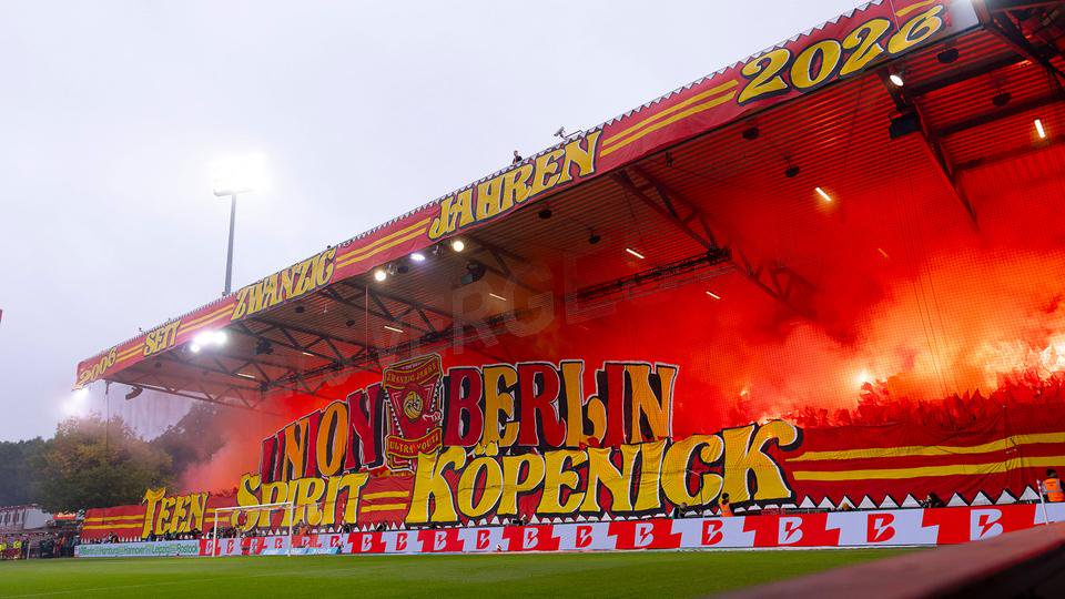 Choreo und Pyro-Show der Union-Ultras beim Bundesliga-Heimspiel gegen Borussia Dortmund (Quelle: IMAGO / RHR-Foto)