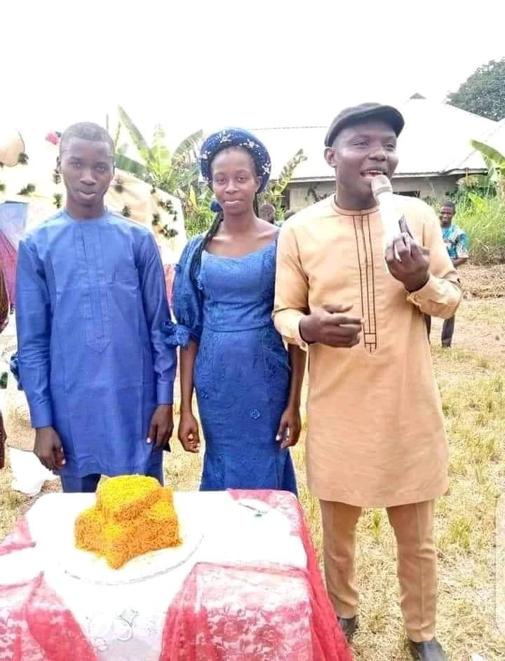 18 years old boy marries his 15 years old girlfriend (photos)