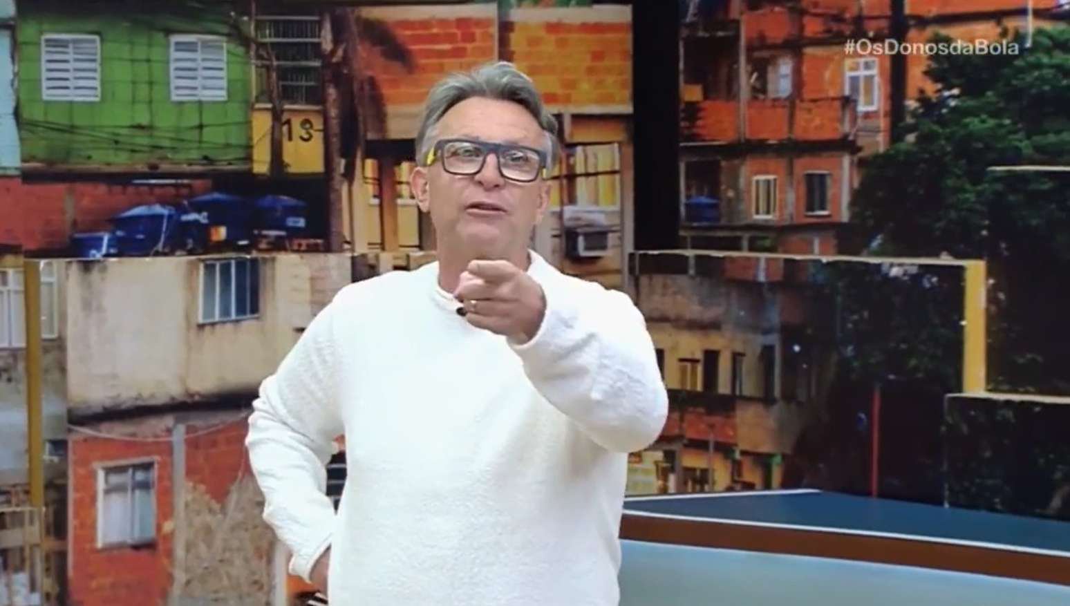 Craque Neto durante exibição do Donos da Bola, na Band