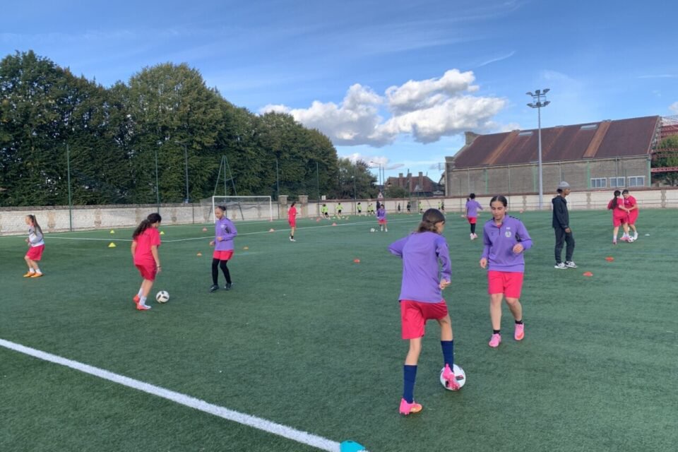 Les filles de l'EFE font preuve d'implication à l'entrainement.