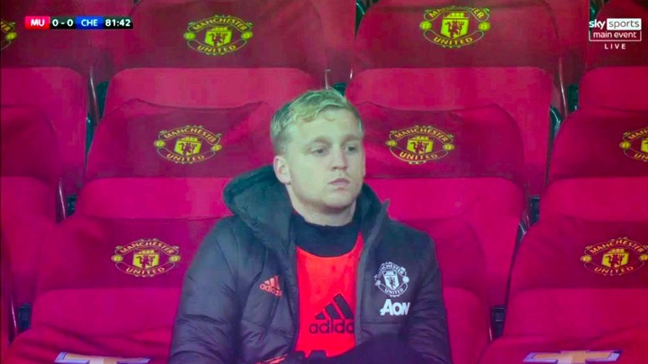 Donny van de Beek 'upset' at Man Utd and 'doesn't want to give interviews' anymore - Mirror Online