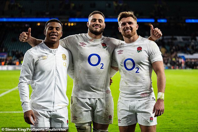 Hicks became a trainee builder to fund his rugby dream. By chance, his labouring colleague was school-mate Ethan Roots (centre), the Auckland-born Exeter flanker capped by England