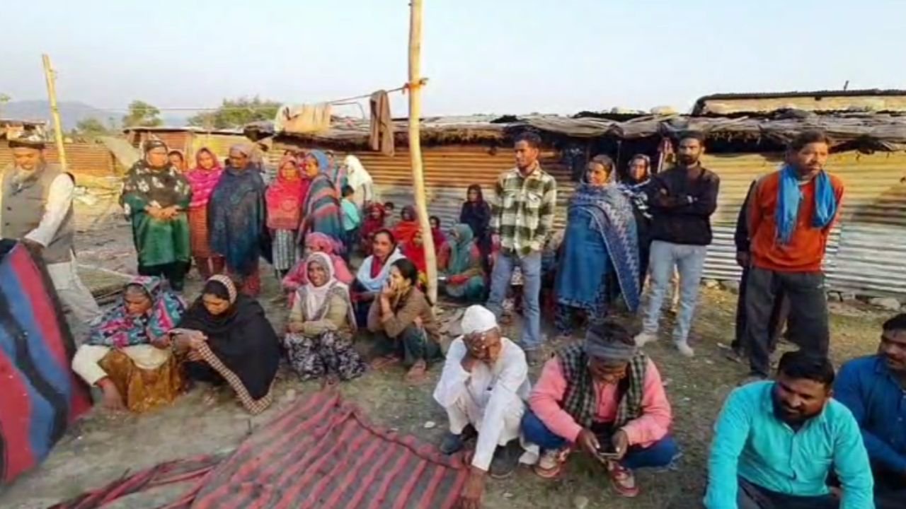 रामनगर: वन विभाग की अतिक्रमण के खिलाफ कार्रवाई को लेकर ग्रामीणों में रोष, कहा पुनर्वास करे सरकार