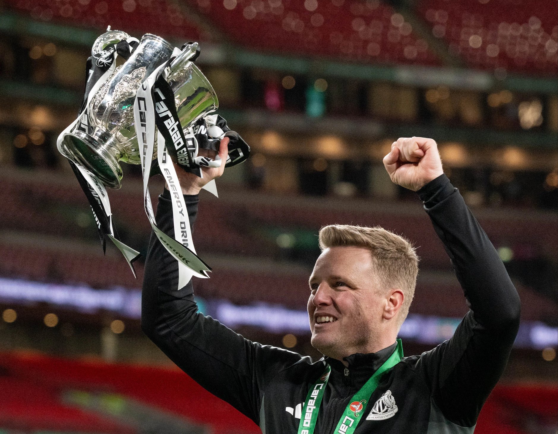Eddie Howe celebrates with the Carabao Cup trophy