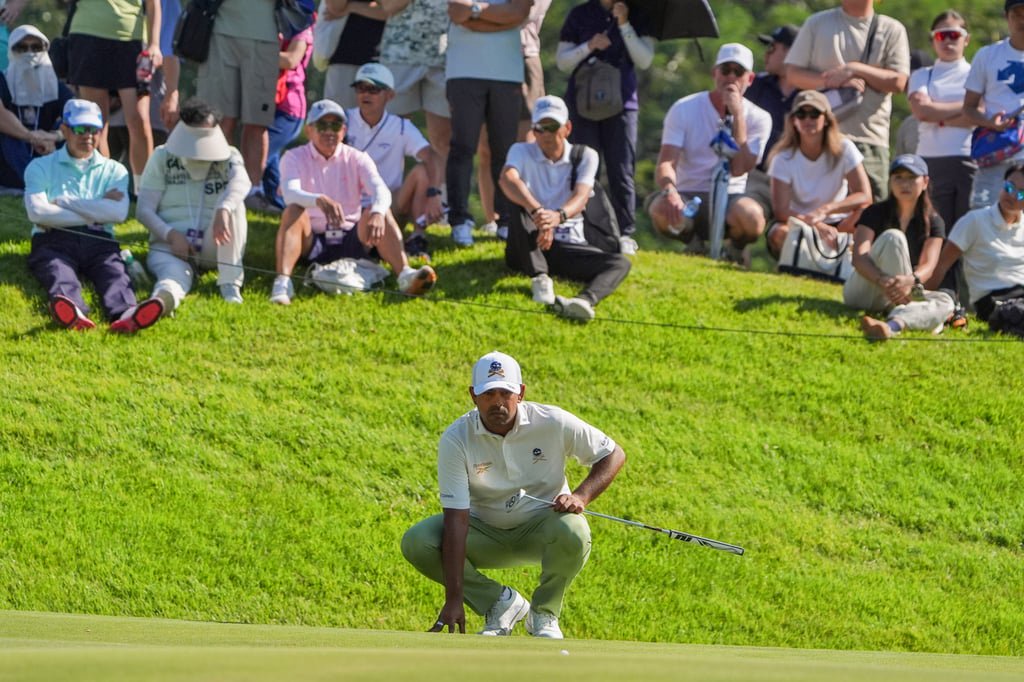 Anirban Lahiri lines up a putt on Hong Kong Golf Club’s increasingly tricky greens. Photo: Elson Li