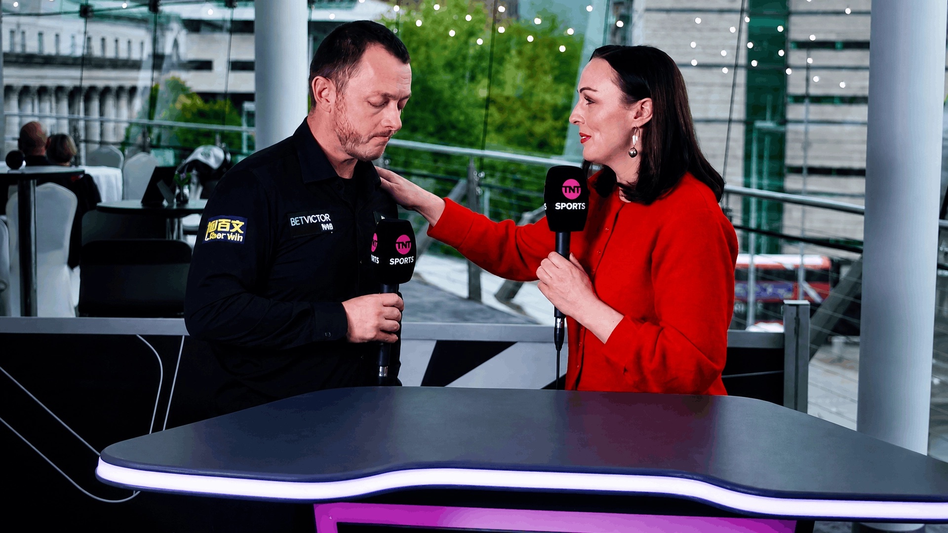 TNT host praised for what she said to Mark Allen after he admitted his snooker career could be over