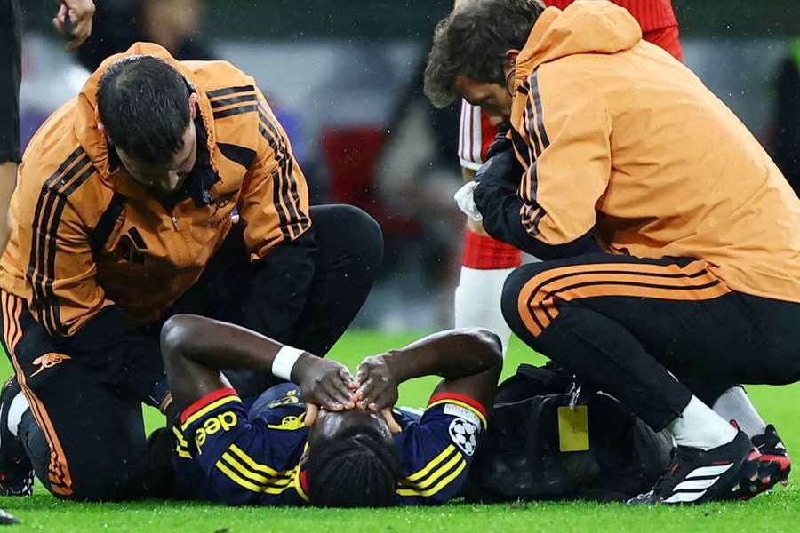 Arsenal dealt major blow as Bukayo Saka limps off early in Bayern clash