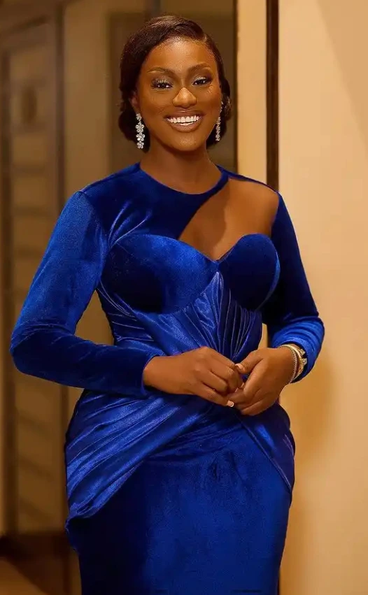 I will show even if you say i no fine Linda Osifo Looks Adorable as She Posts A Picture in Blue Outfit