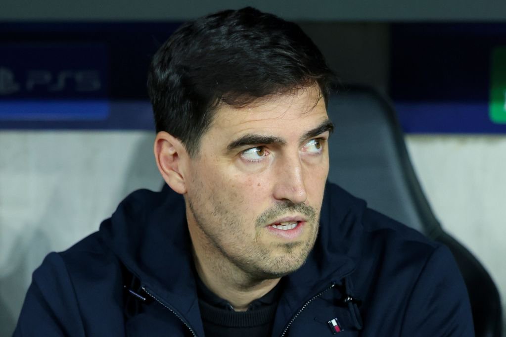 Andoni Iraola has opened up on the different qualities that Jeremie Frimpong and Ronald Araujo offer Liverpool