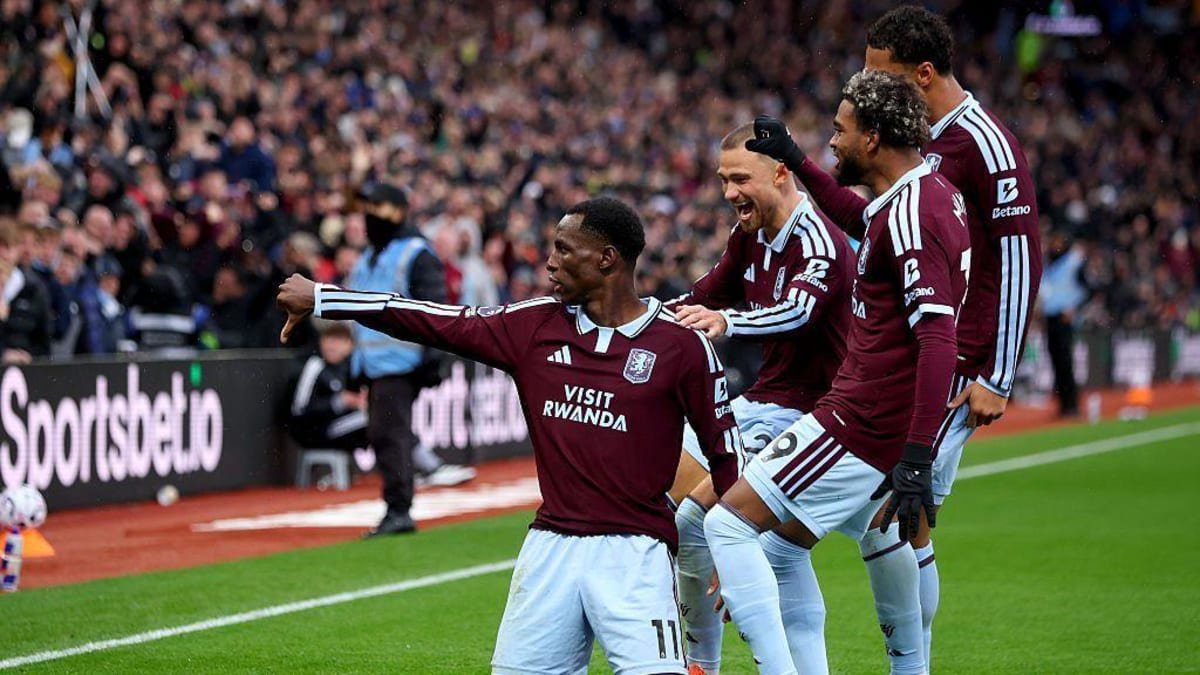 Nicolas Jackson celebrates scoring