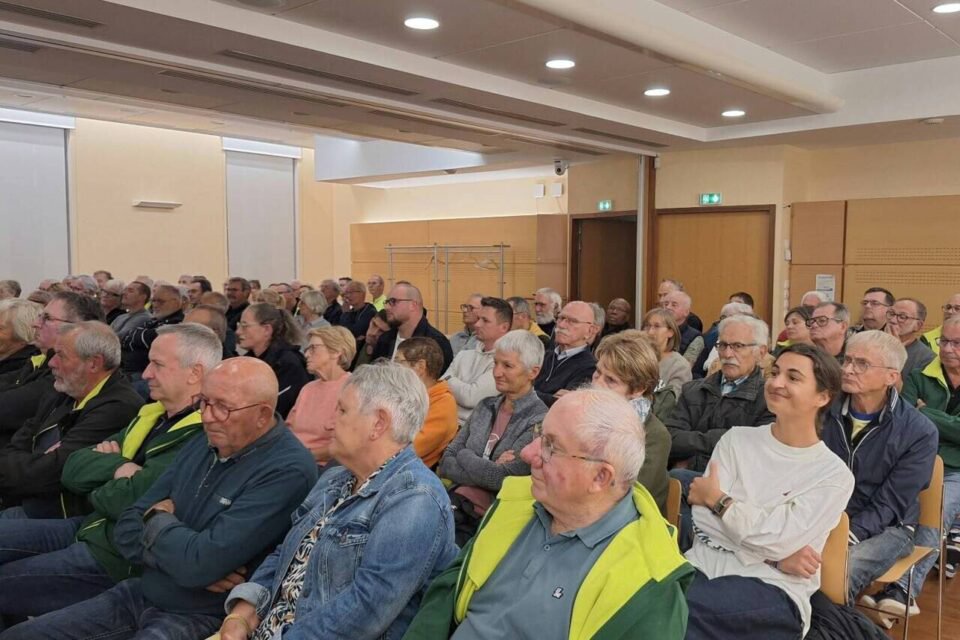 Jamais l'auditoire n'avait été aussi comble le soir d'une assemblée générale d'Alençon-La Croix Médavy depuis sa crétaion en 2024.