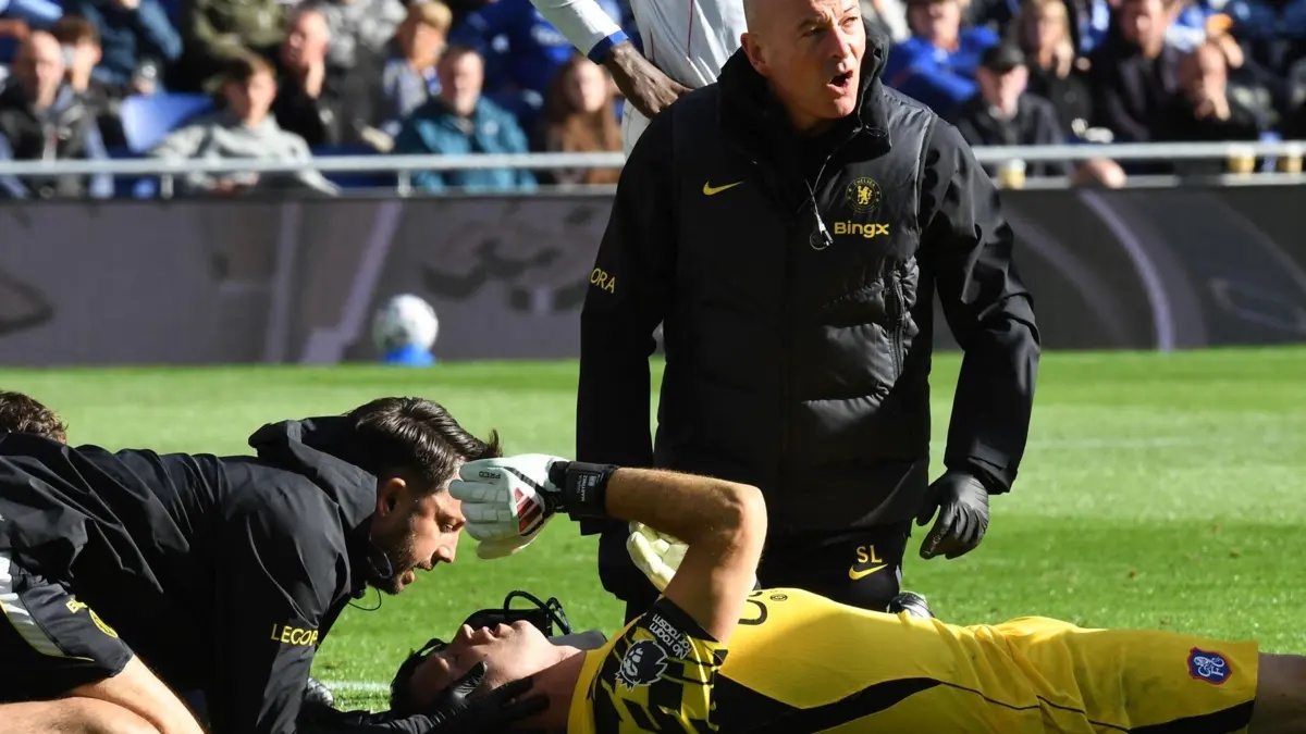 Emiliano Martínez saiu de maca no Everton-Chelsea