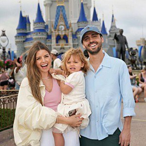 Bernardo Silva, Inês Degener Tomaz e a filha Carlota (Foto: Inês Degener Tomaz/Instagram)