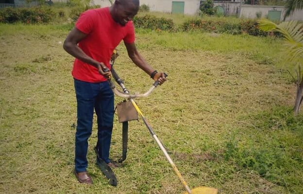 Maji Isah cleans Attah Igala Palace on behalf of Ojuju Agbadufu