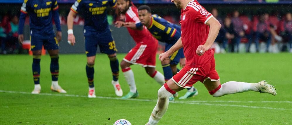 Vom Punkt verwandelt Harry Kane fast immer sicher. Gegen Arsenal führte er auch einen Abstoß aus.