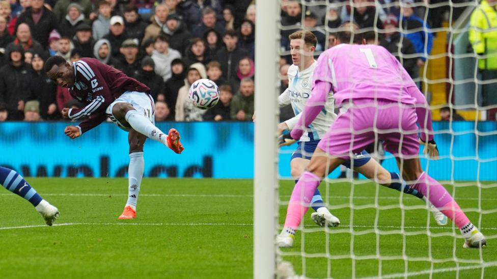Nicolas Jackson shoots with his right foot to score for Aston Villa against Manchester City