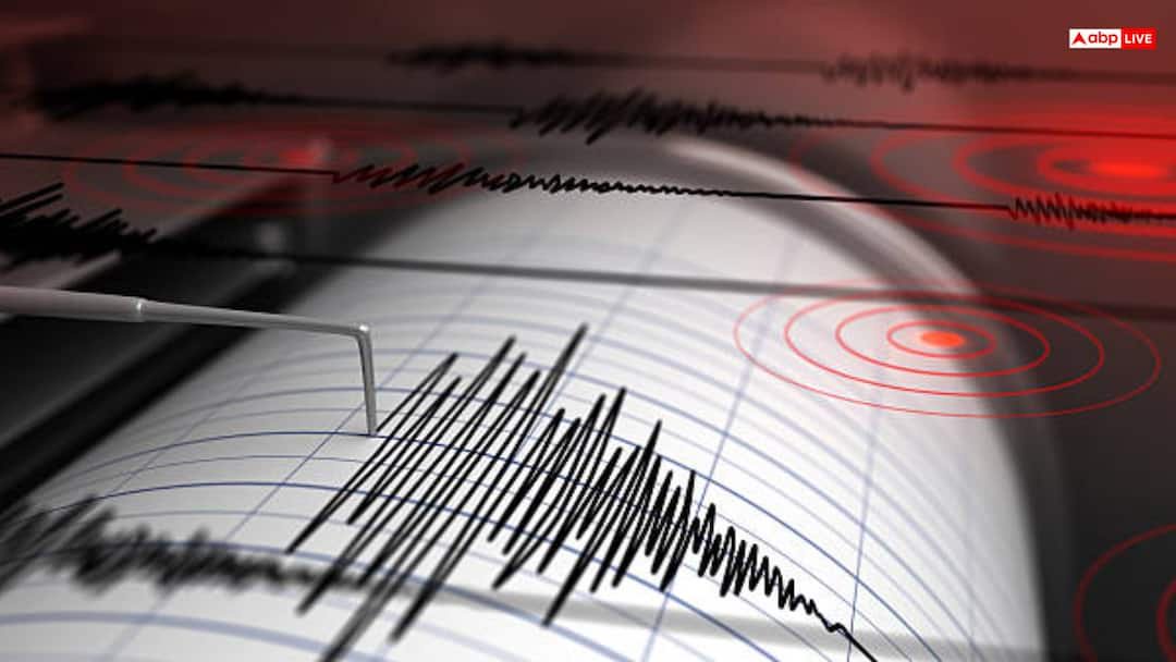 earthquake in Indonesia 6 3 magnitude tremor strikes Sumatra island no tsunami alert भीषण भूकंप से कांपी धरती, रिक्टर स्केल पर 6.3 तीव्रता दर्ज, घरों से निकलकर भागे लोग
