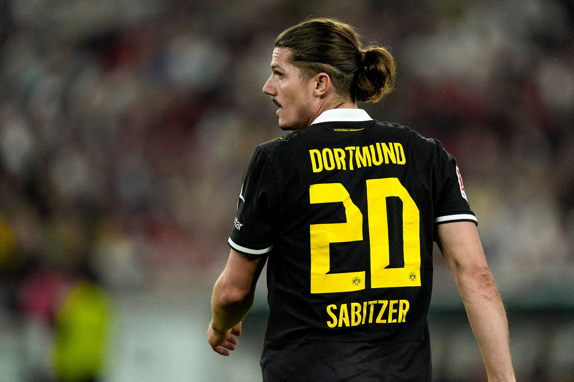 Marcel Sabitzer im Borussia Dortmund Trikot mit der Rückennummer 20 während eines Fußballspiels.