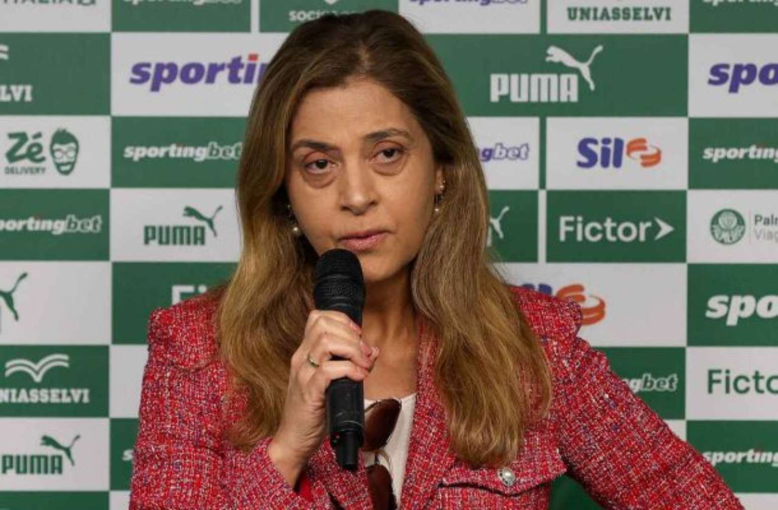 Leila vence a queda de braço por ora na política alviverde –