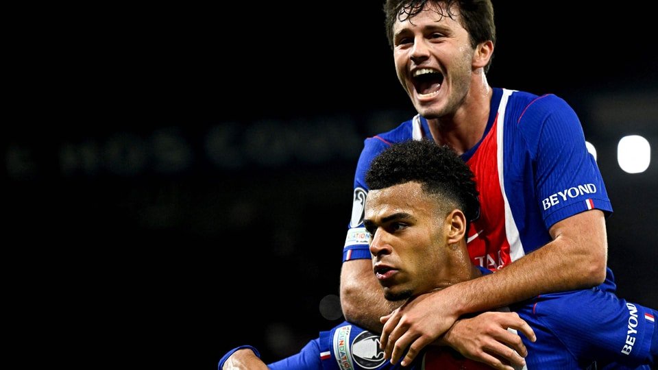 Desire Doue celebrates with Joao Neves after scoring his team's first goal vs Barcelona (AFP)
