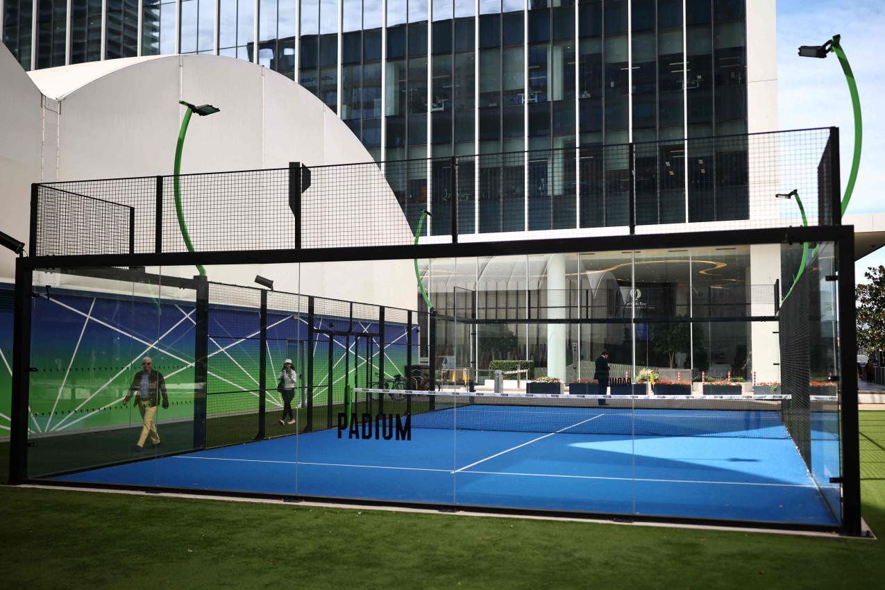 Padel-Felder wie dieses sind in Italien vielerorts aus dem Boden geschossen. © APA/afp / HENRY NICHOLLS