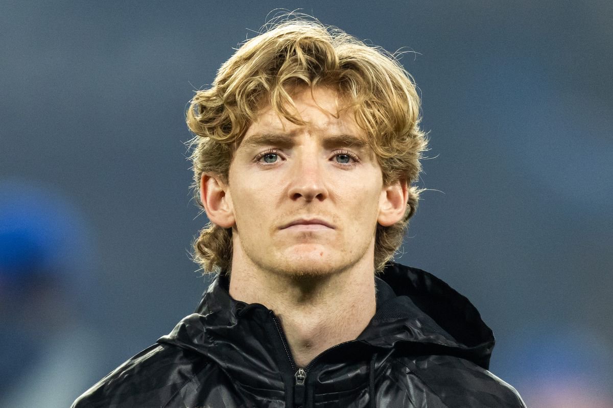 Anthony Gordon looking on before playing in a match for Barcelona