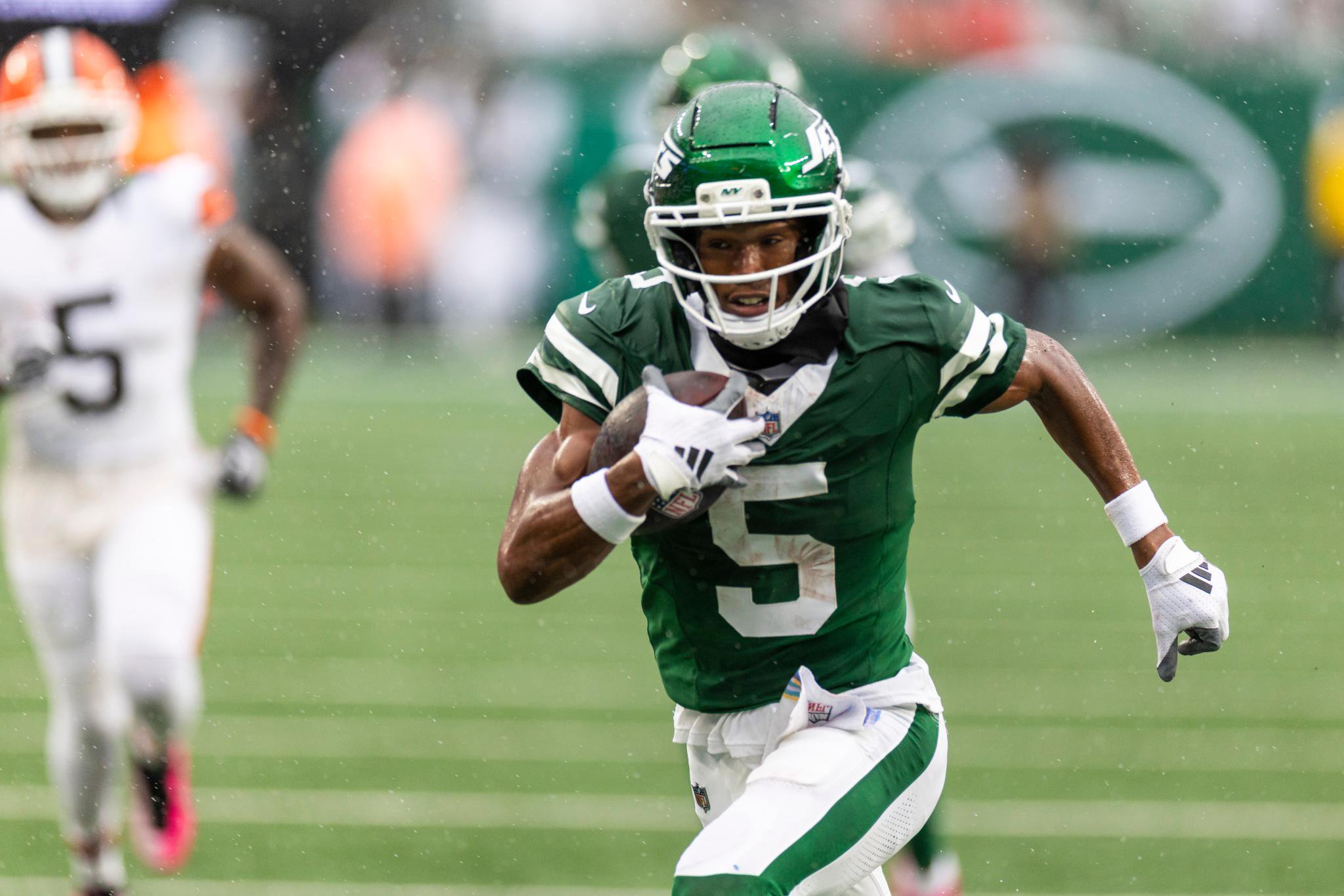 New York Jets wide receiver Garrett Wilson (5) runs with the ball during a game against the Cleveland Browns.