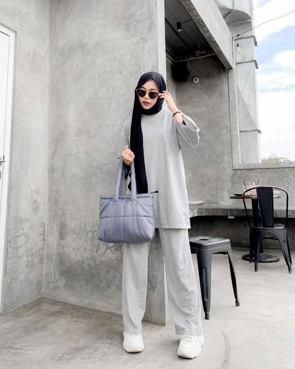 9 Inspirasi OOTD Cewek Tomboi ala Hijabers, Boyish Style!