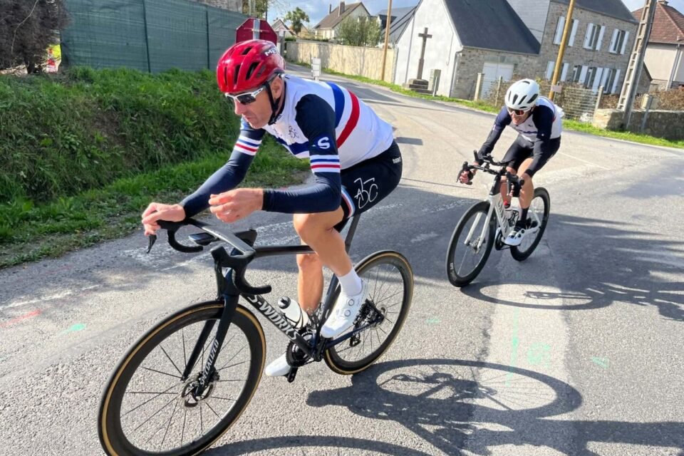 Stéphane Hannot a serré les dents pour tenir la roue de Frédéric Lecrosnier...
