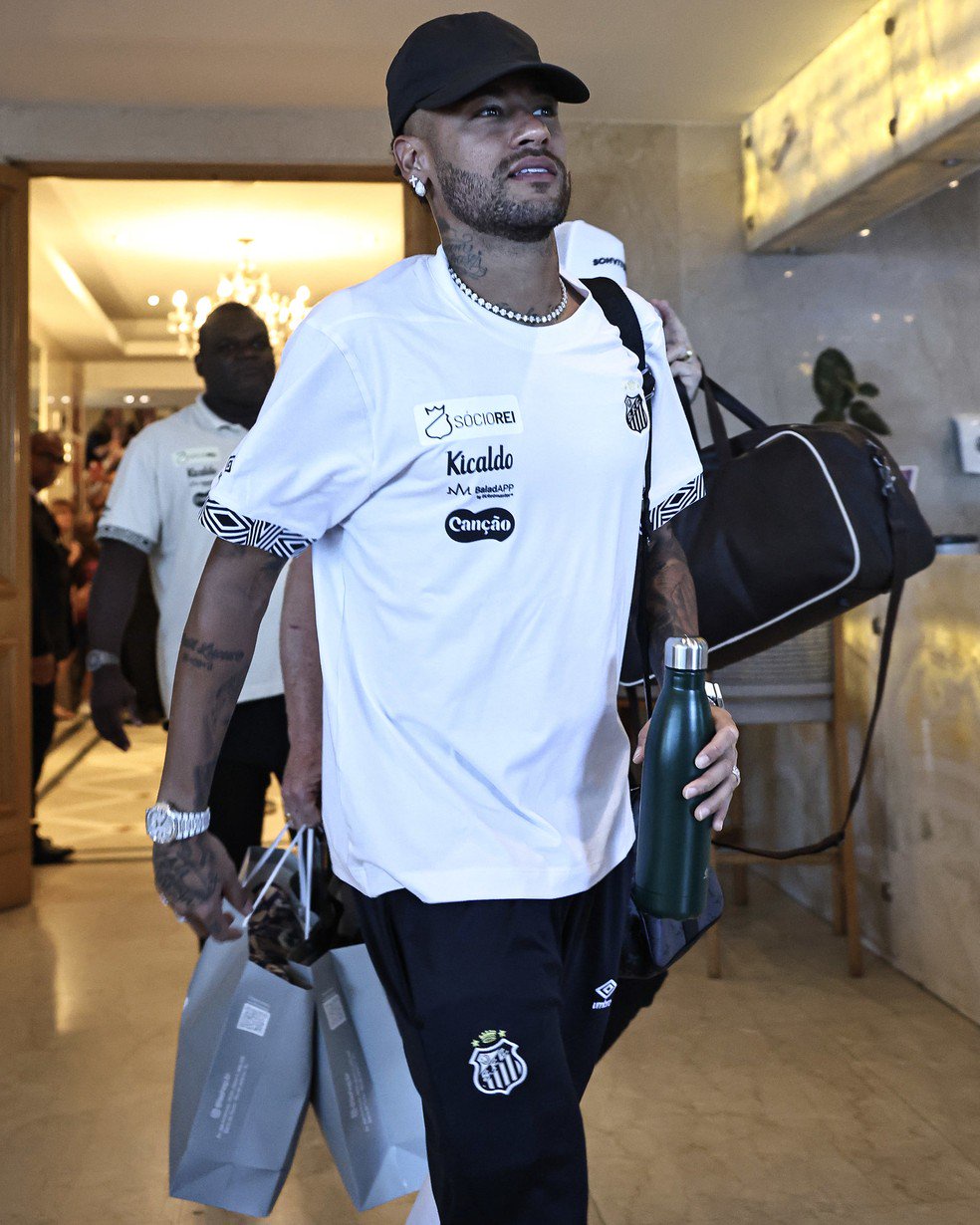 Neymar brinca sobre gols perdidos: Santos revela planos futuros