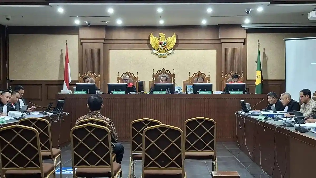 Pengunjung Sidang Tepuk Tangan saat Eks Dirjen Kemdikbudristek Sebut Integritas Nadiem Sangat Kuat